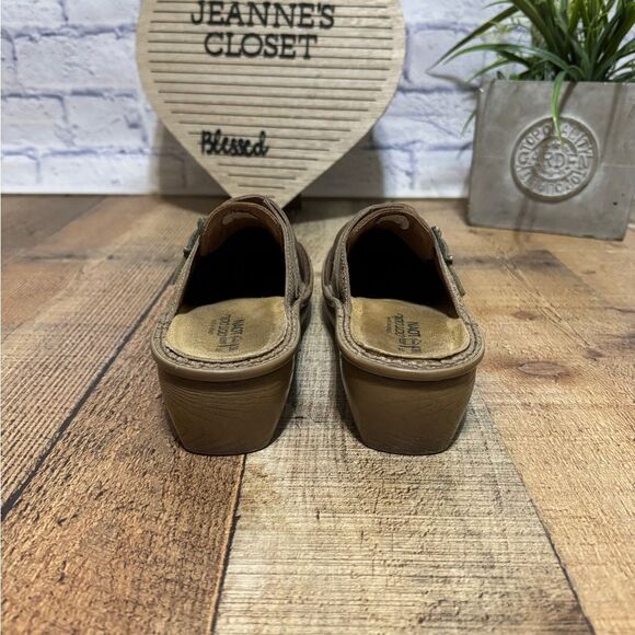 Naot Cosmopolitan
Avignon - Picture 8 of 13